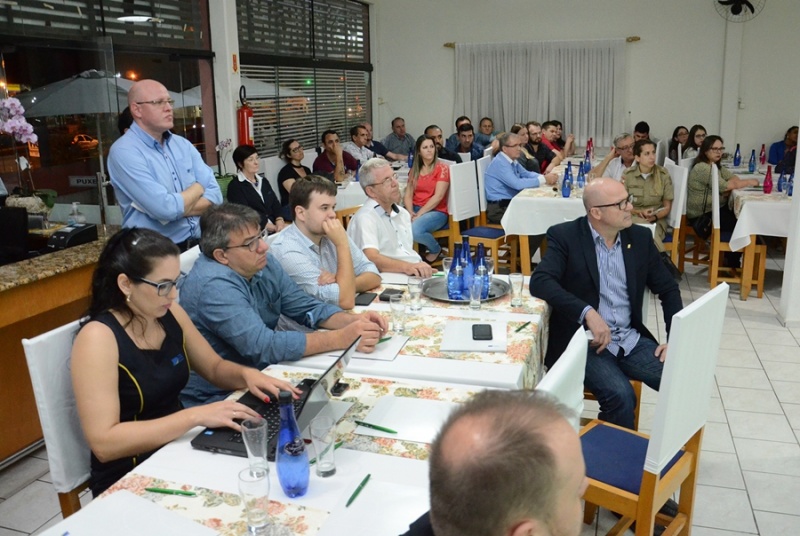 CDL nos Bairros reuniu 64 pessoas e discutiu diversos assuntos, entre eles a reforma trabalhista.